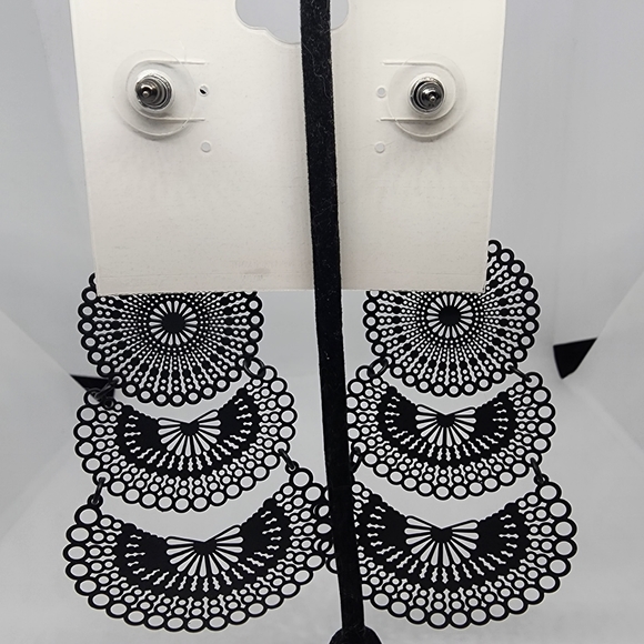 Natasha black drop earrings - Picture 6 of 7